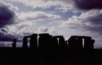 Stonehenge, Dans les ombres